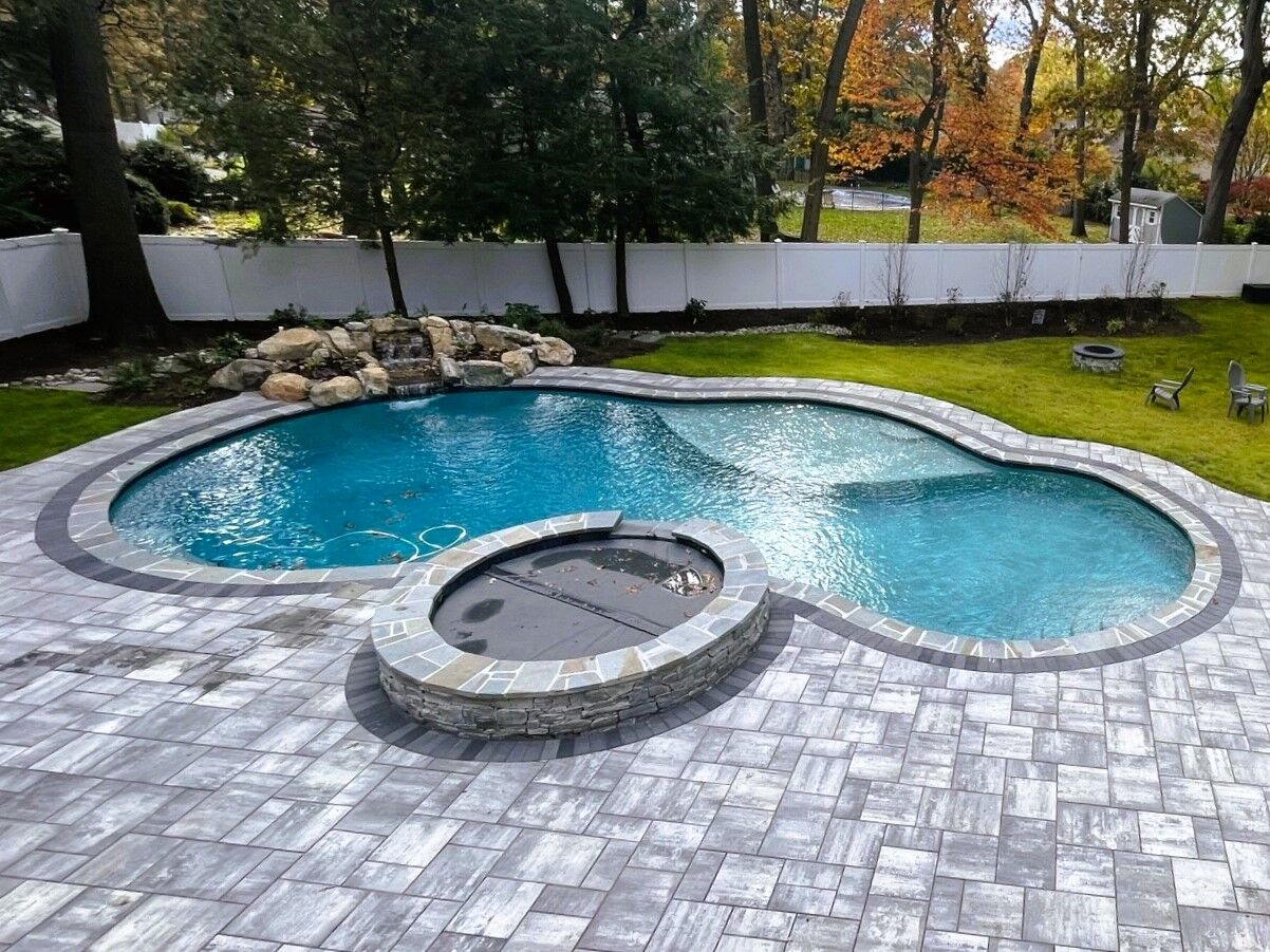 free-form-pool-with-spa-and-waterfall