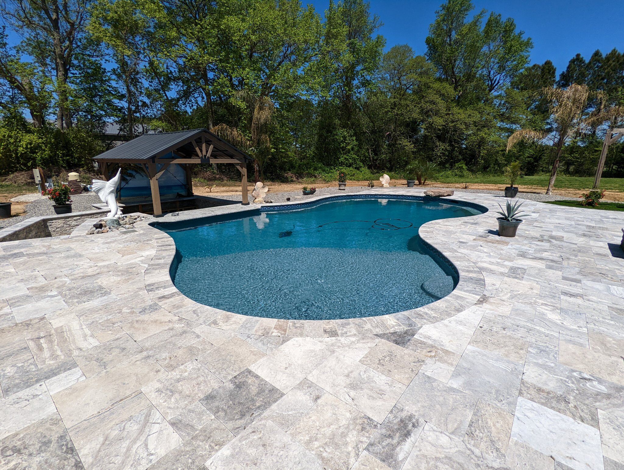 free-form-pool-with-swim-up-bar-3