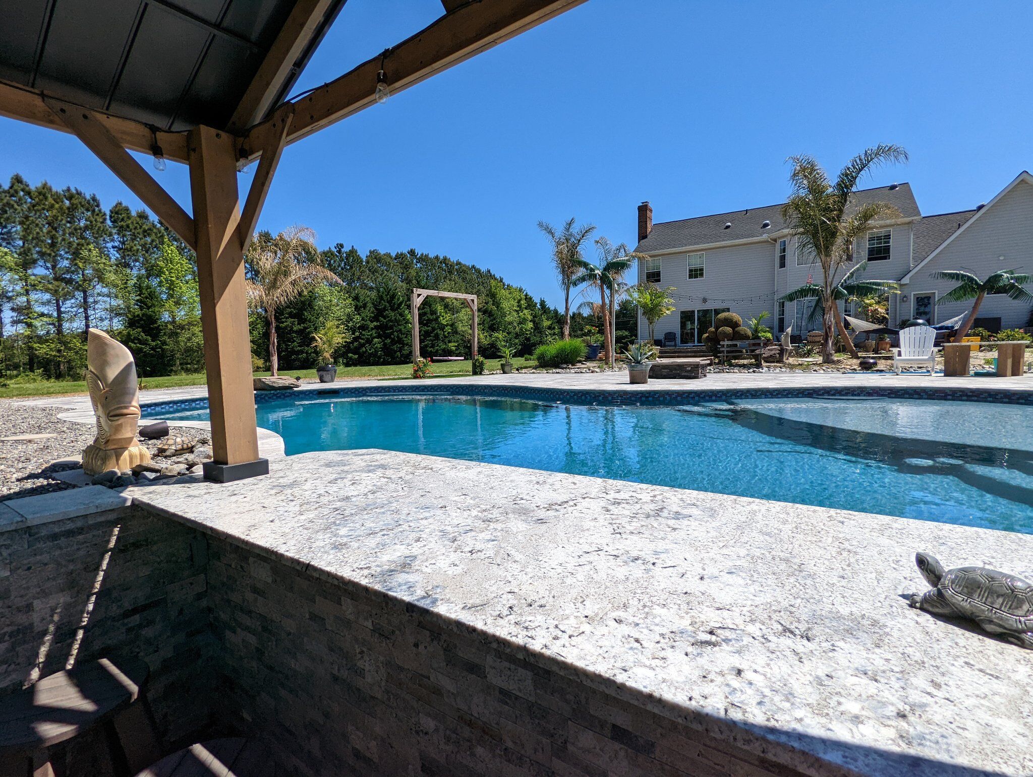 free-form-pool-with-swim-up-bar-4