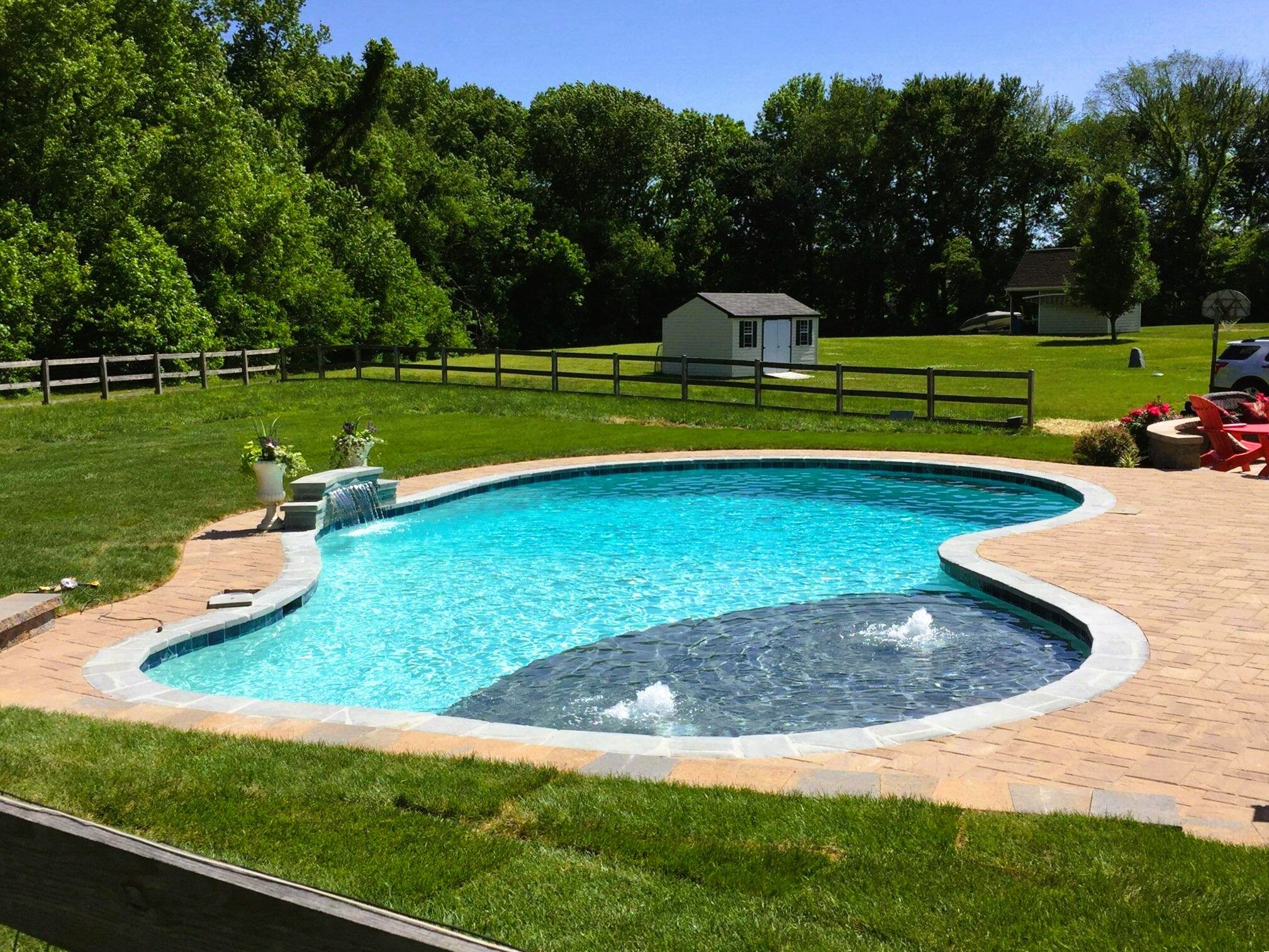 free-form-pool-with-water-features-1