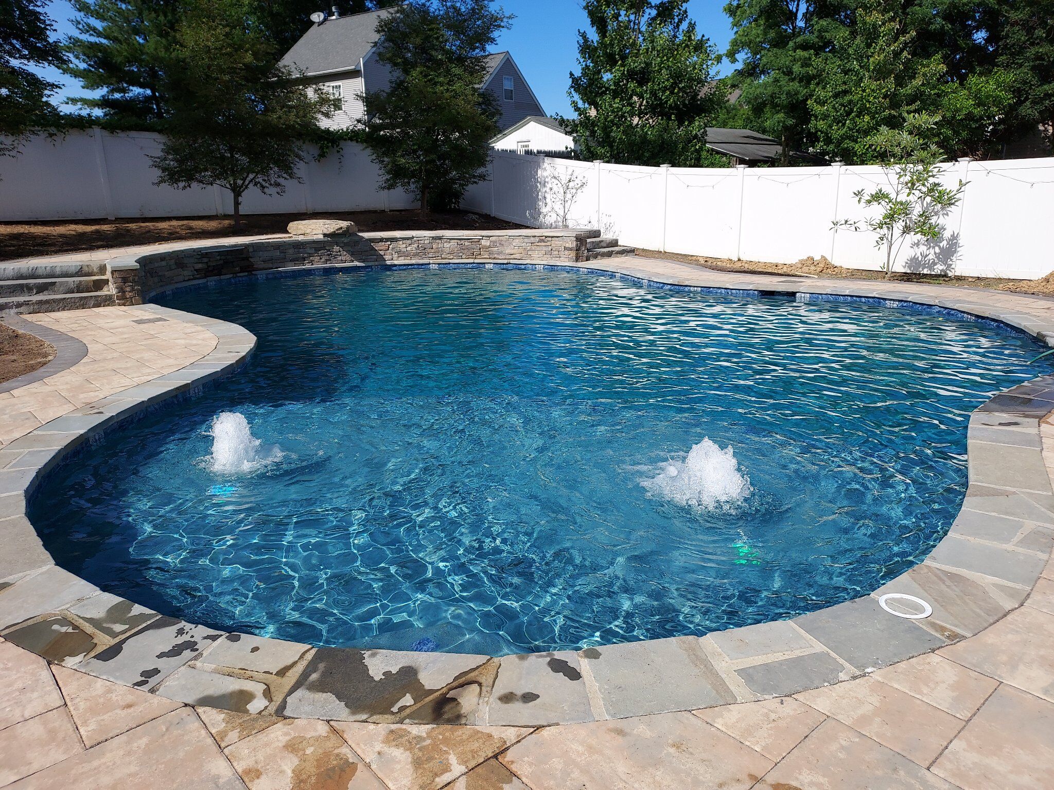 free-form-pool-with-water-features-2