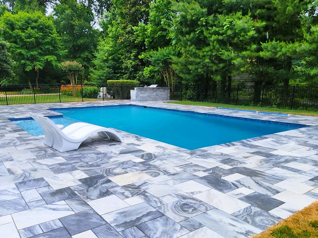 geometric-pool-with-outdoor-kitchen