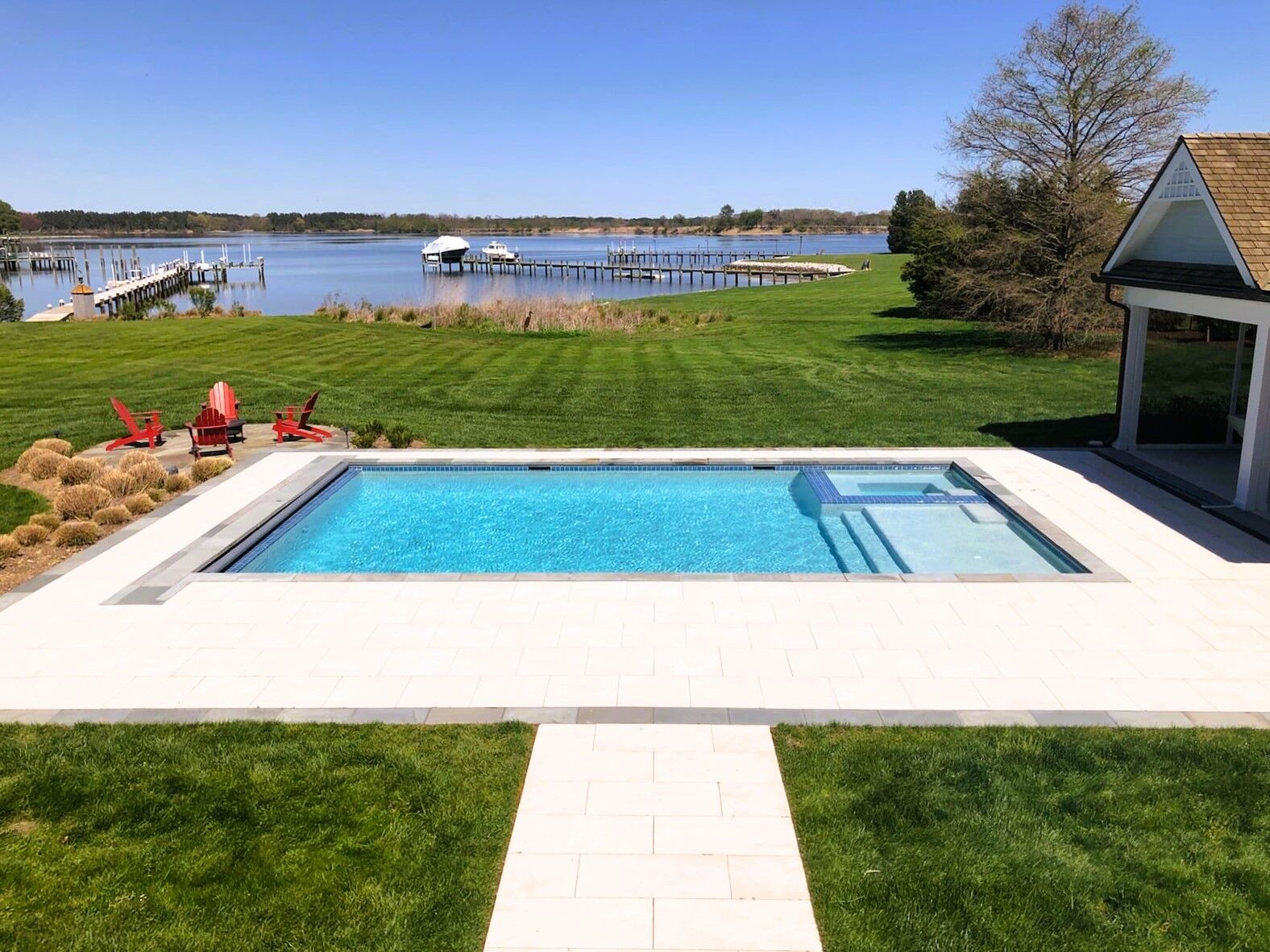 geometric-pool-with-spa-and-tanning-ledge-5