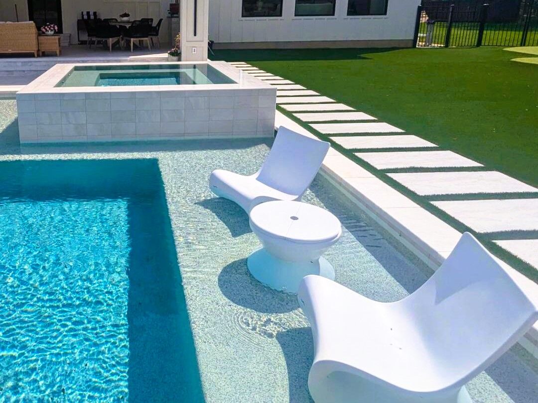 geometric-pool-with-spa-and-tanning-ledge-7