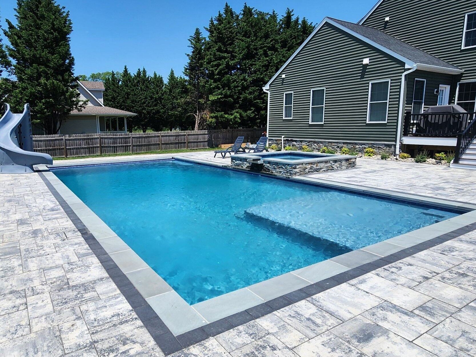 geometric-pool-with-tanning-ledge-2