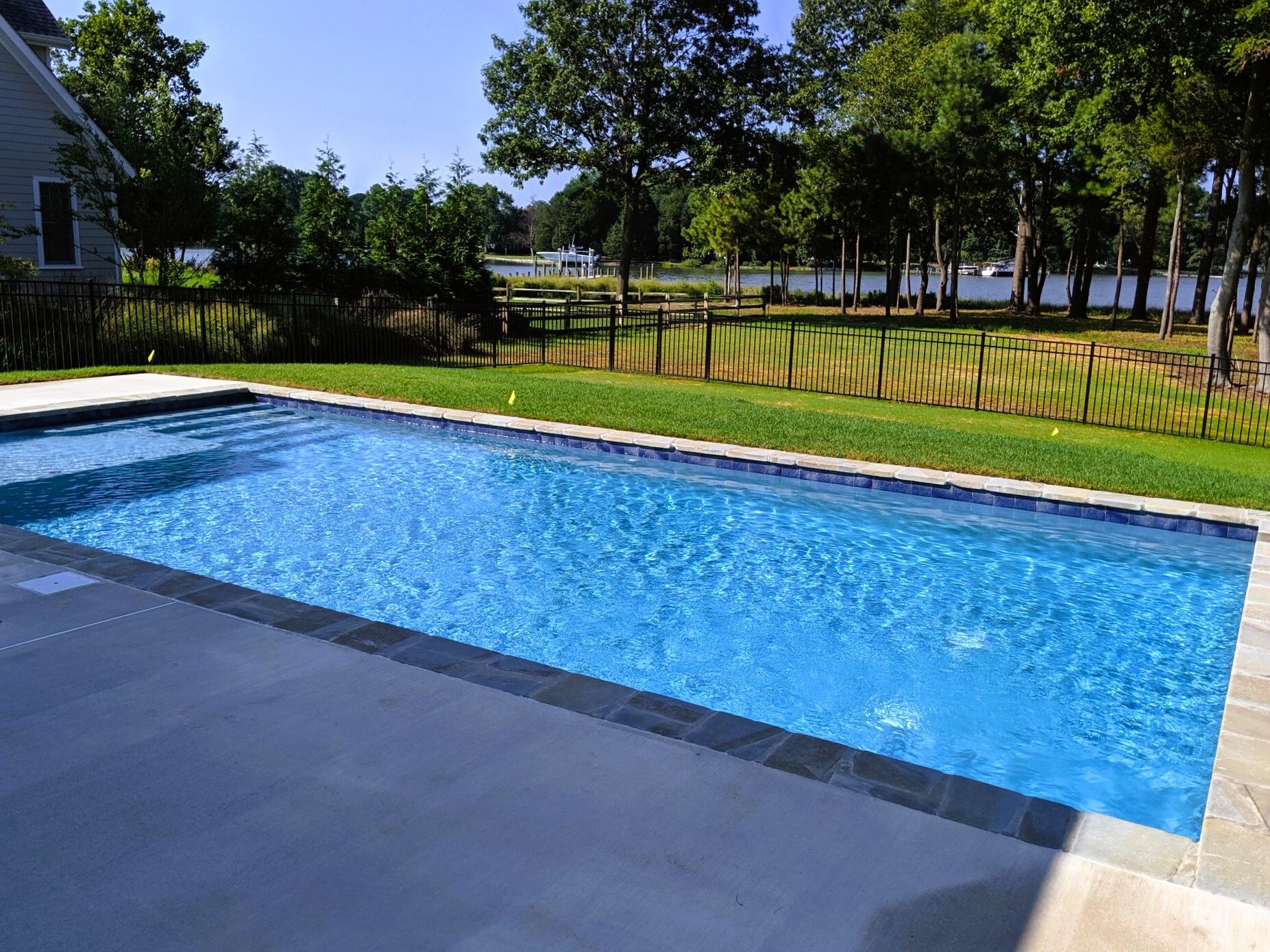 geometric-pool-with-tanning-ledge-3
