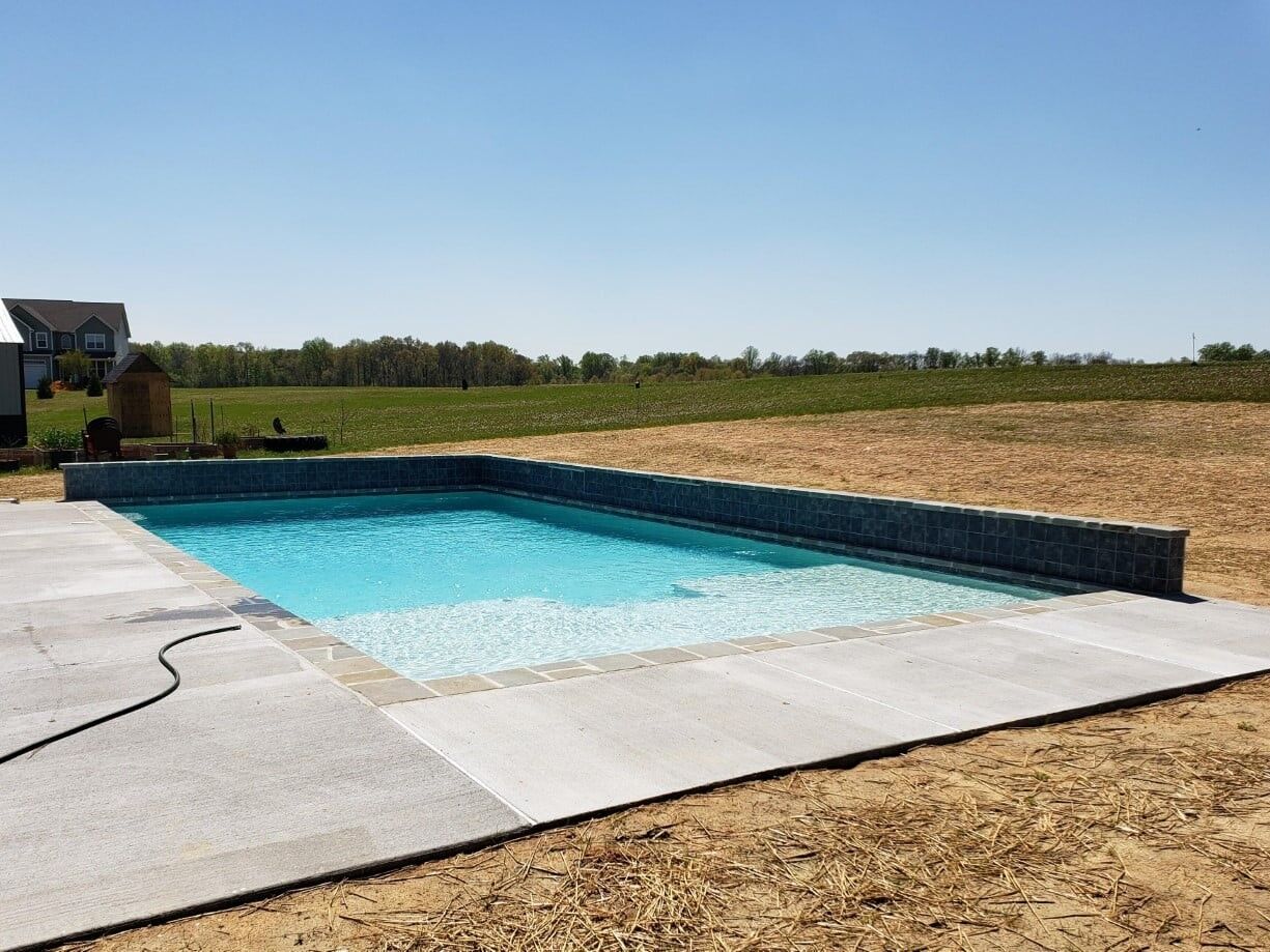 geometric-pool-with-tanning-ledge-8