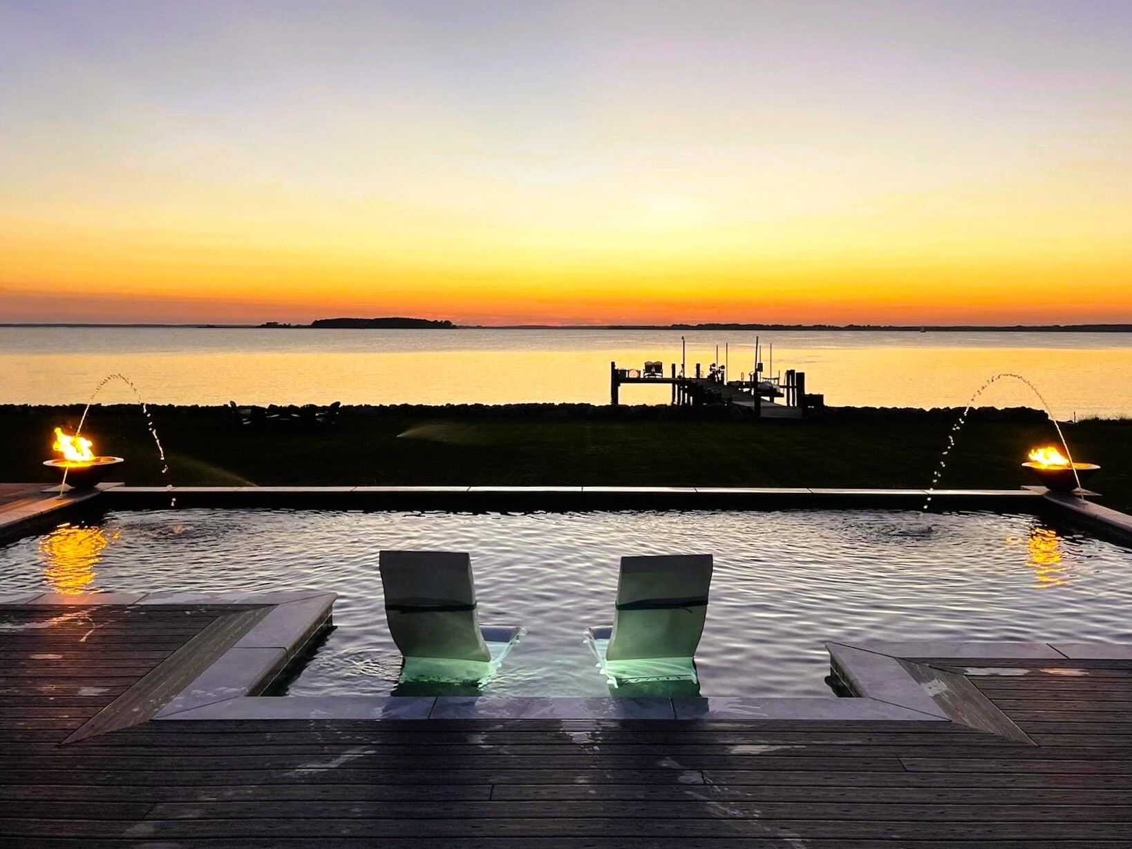 geometric-pool-with-tanning-ledge-and-water-features-1