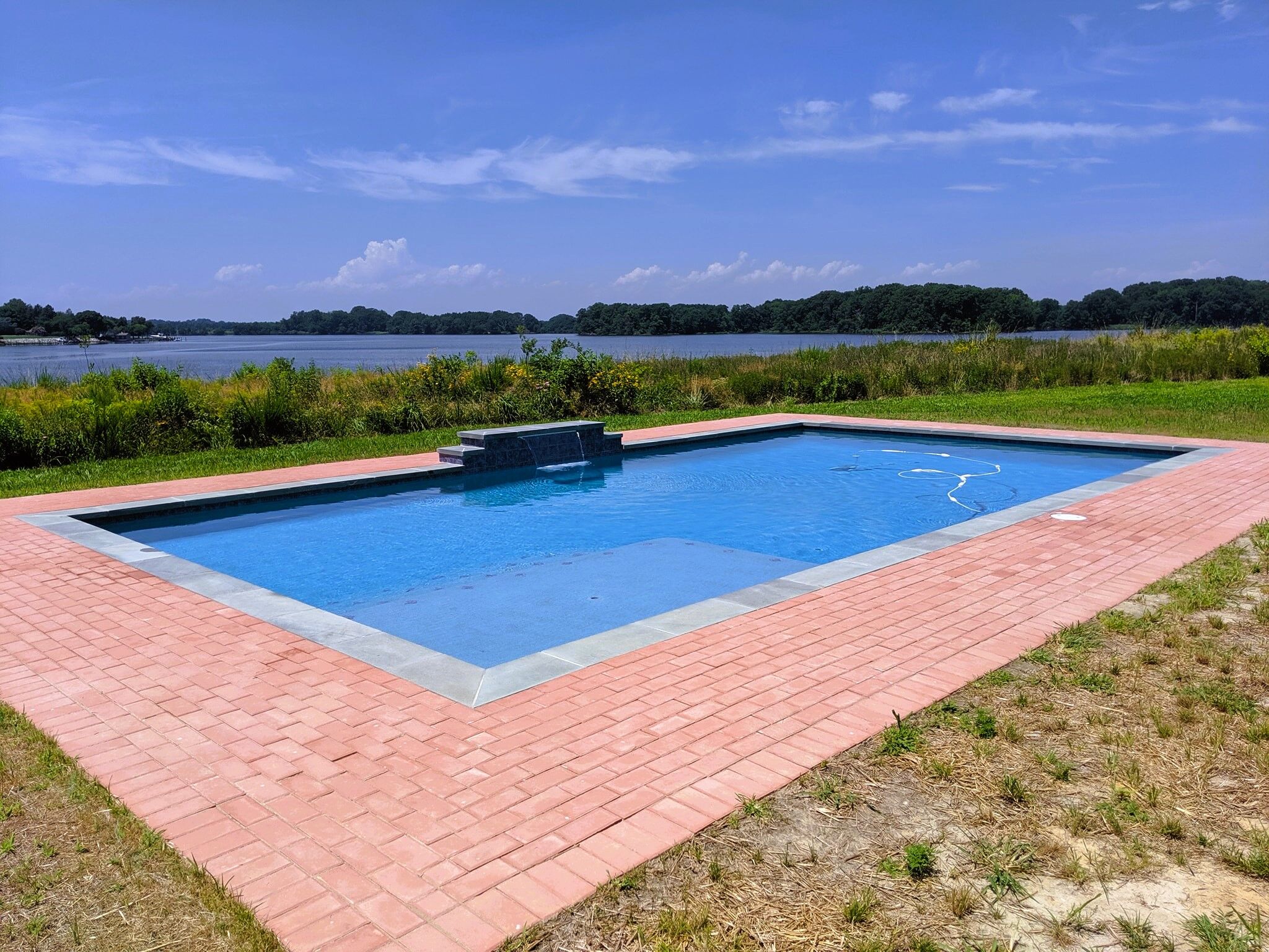 geometric-pool-with-tanning-ledge-and-water-features-2