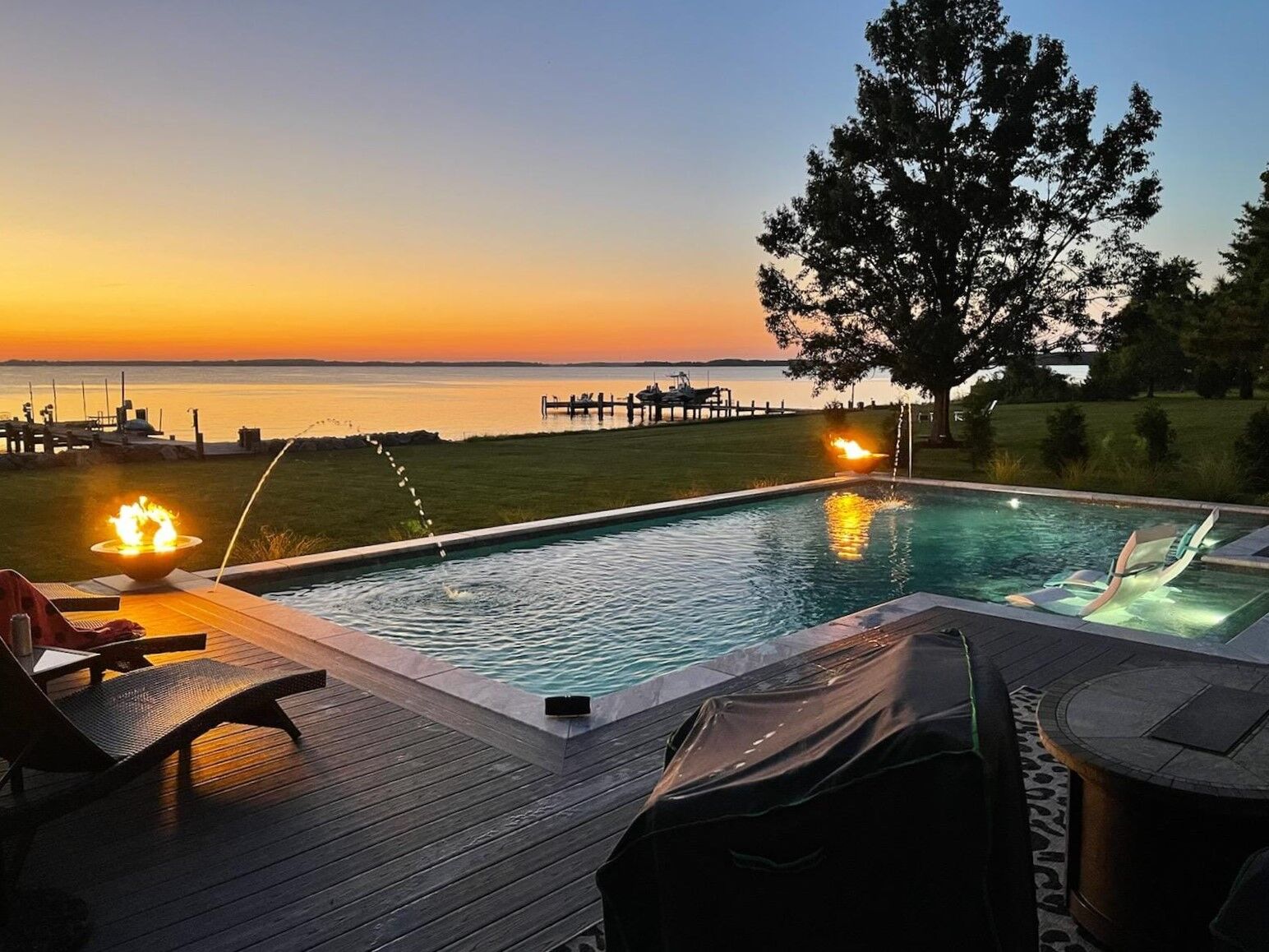geometric-pool-with-tanning-ledge-fire-and-water-features-1