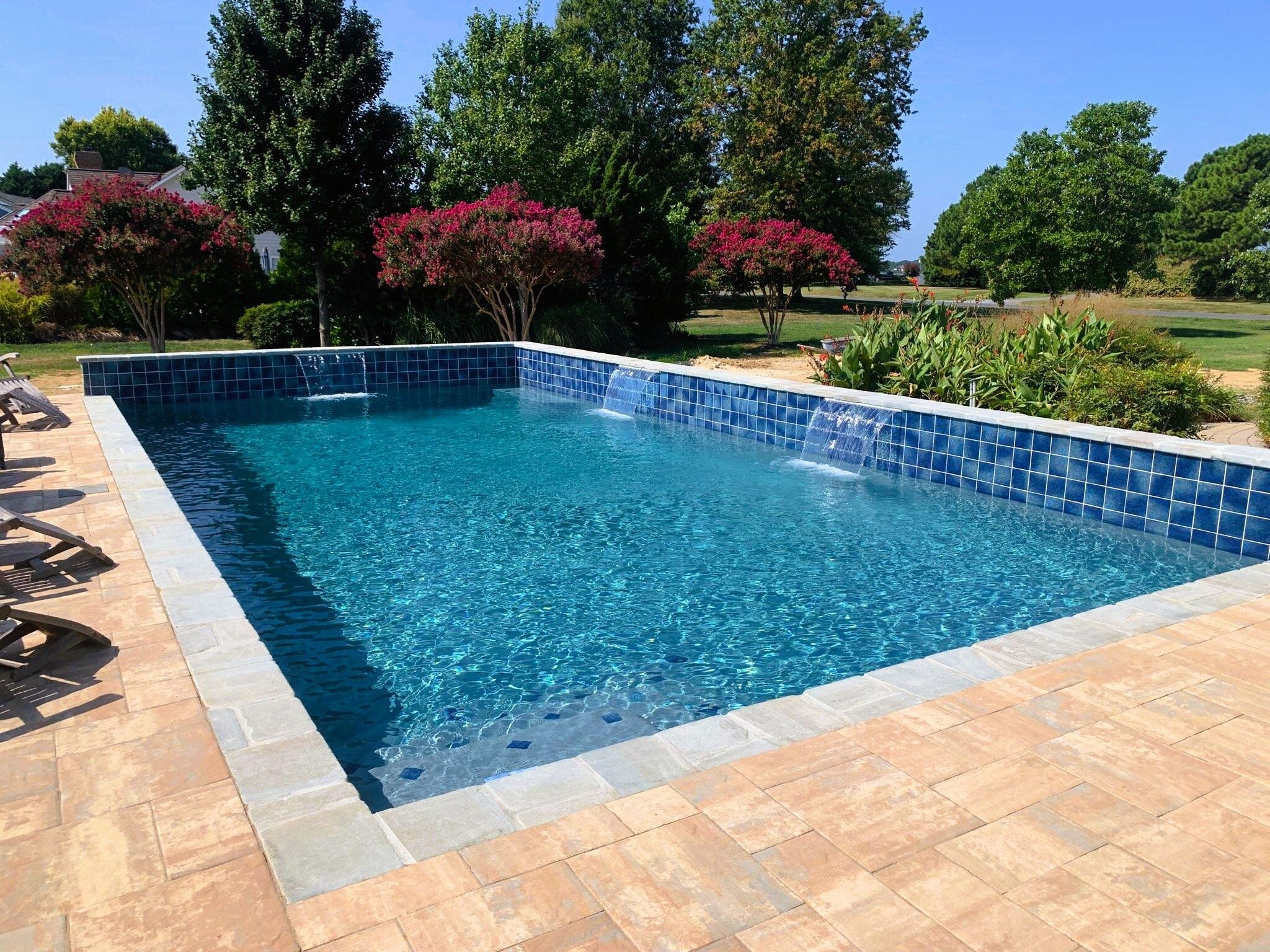 geometric-pool-with-water-features-1