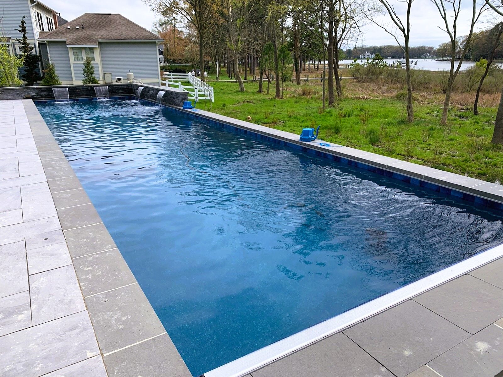 geometric-pool-with-water-features-2