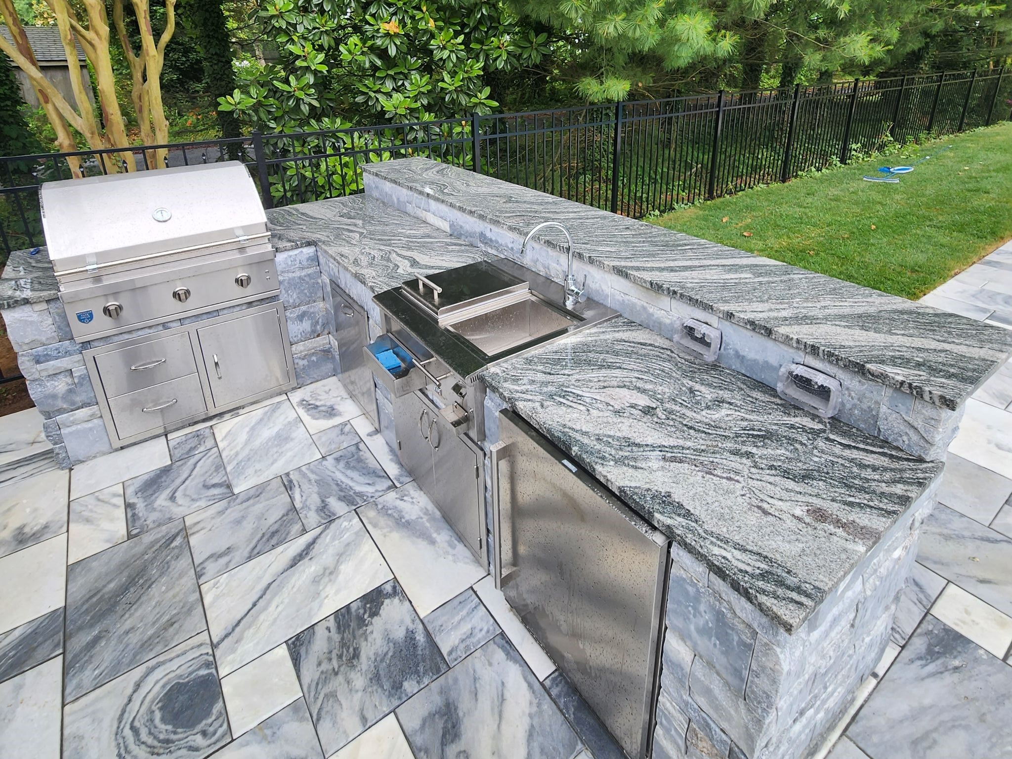 outdoor-kitchen