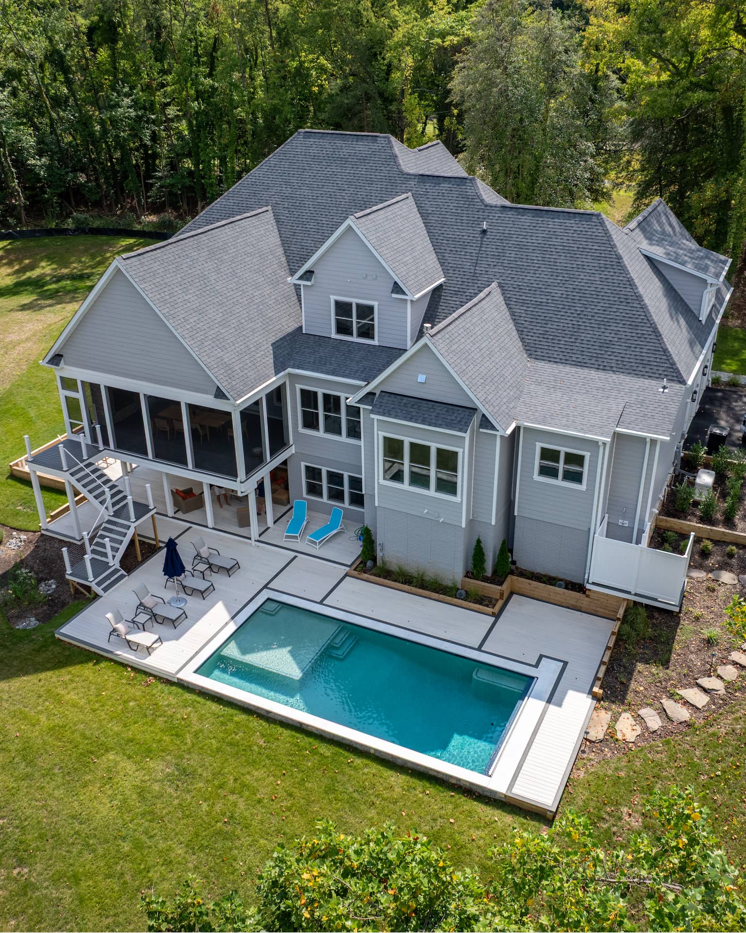 aerial view of geometric pool with tanning ledge