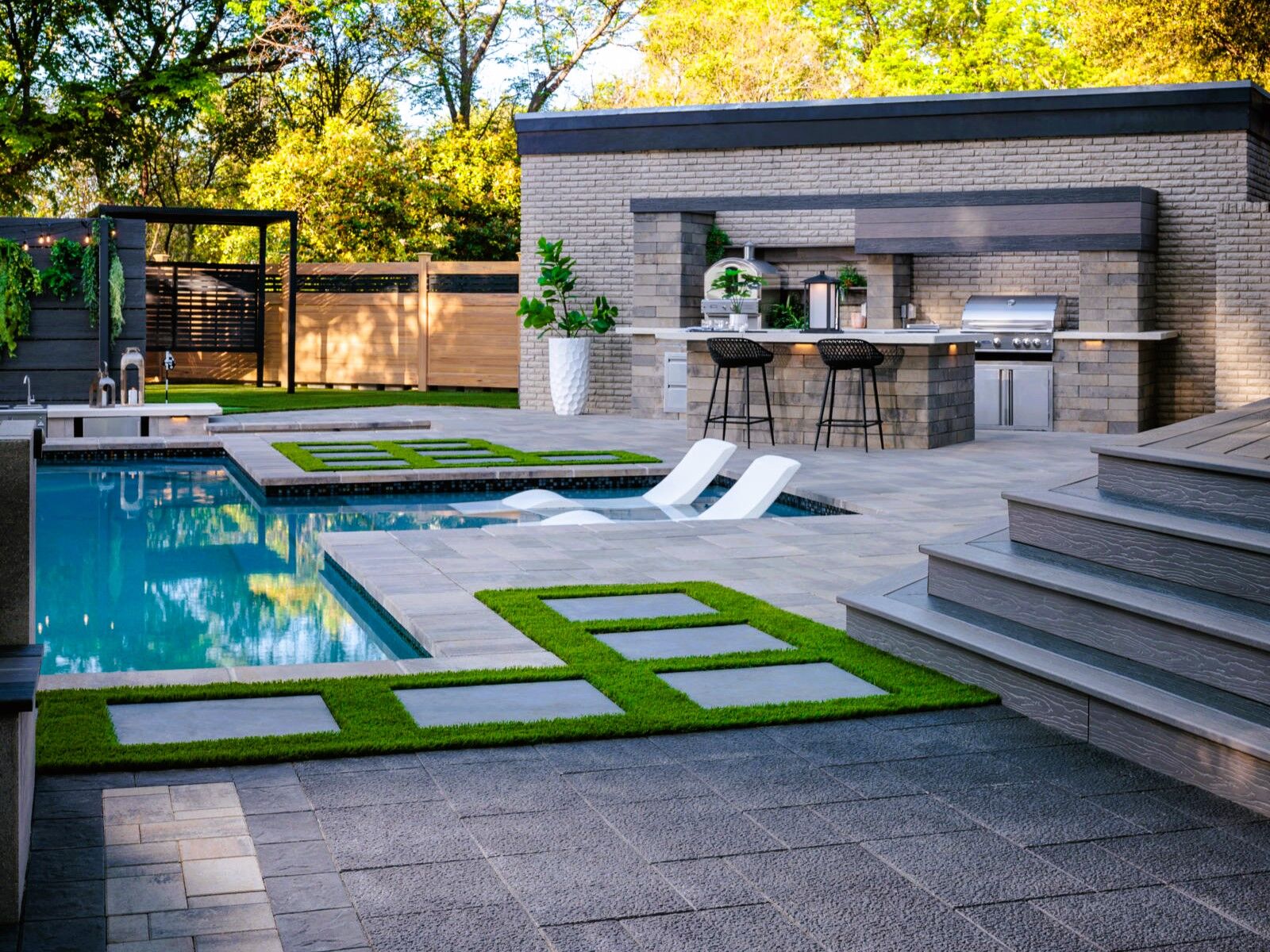 geometric-pool-tanning-ledge-outdoor-kitchen